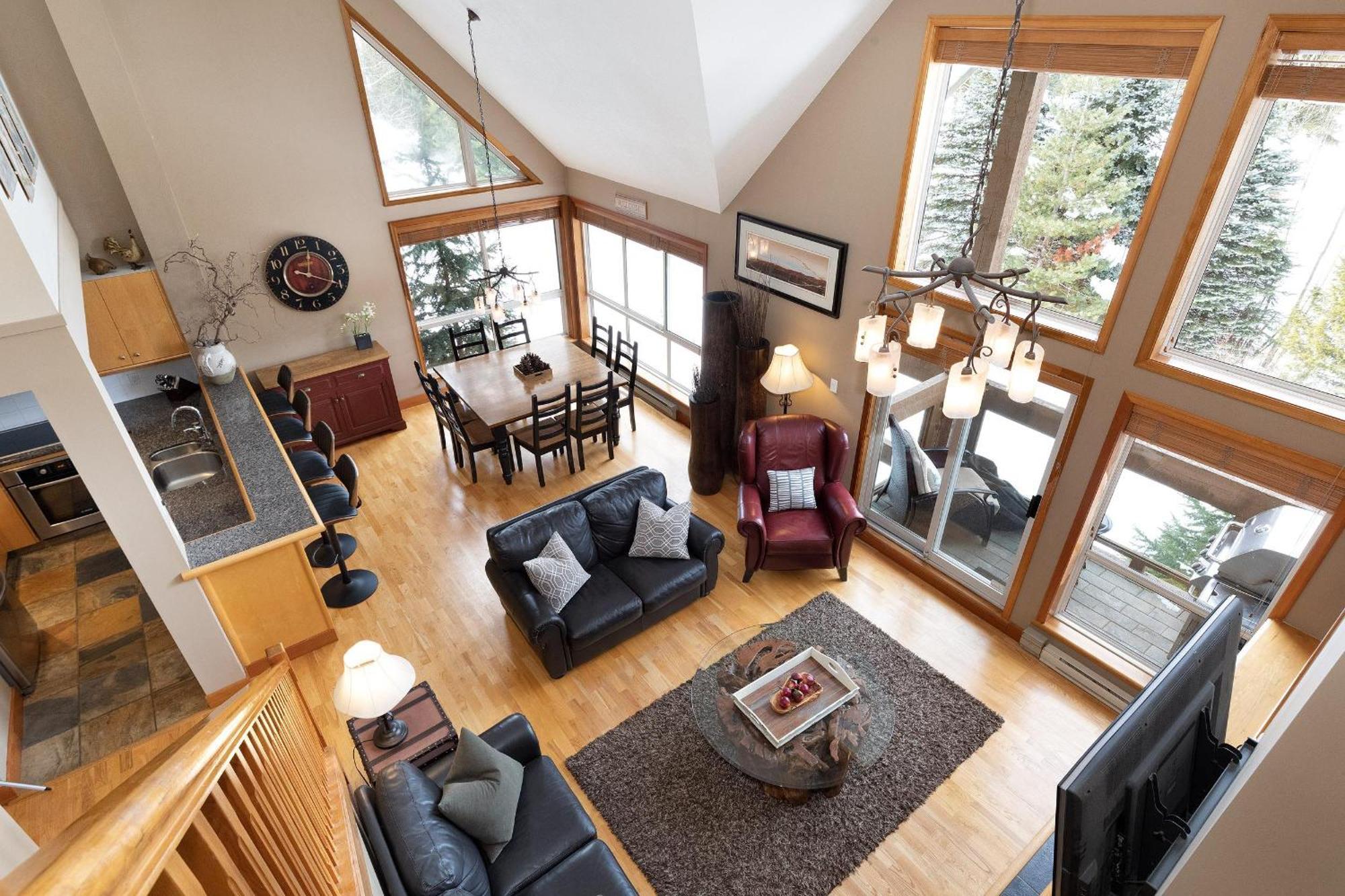 Alpine Greens 8 | Bright Townhome Near Blackcomb, Walk Or Shuttle To Skiing, Secure Parking Whistler Exterior photo