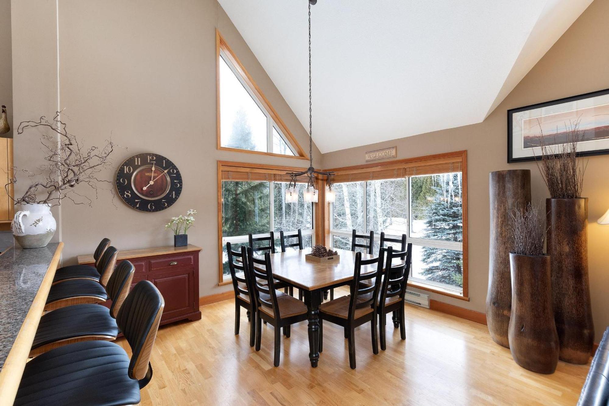 Alpine Greens 8 | Bright Townhome Near Blackcomb, Walk Or Shuttle To Skiing, Secure Parking Whistler Exterior photo