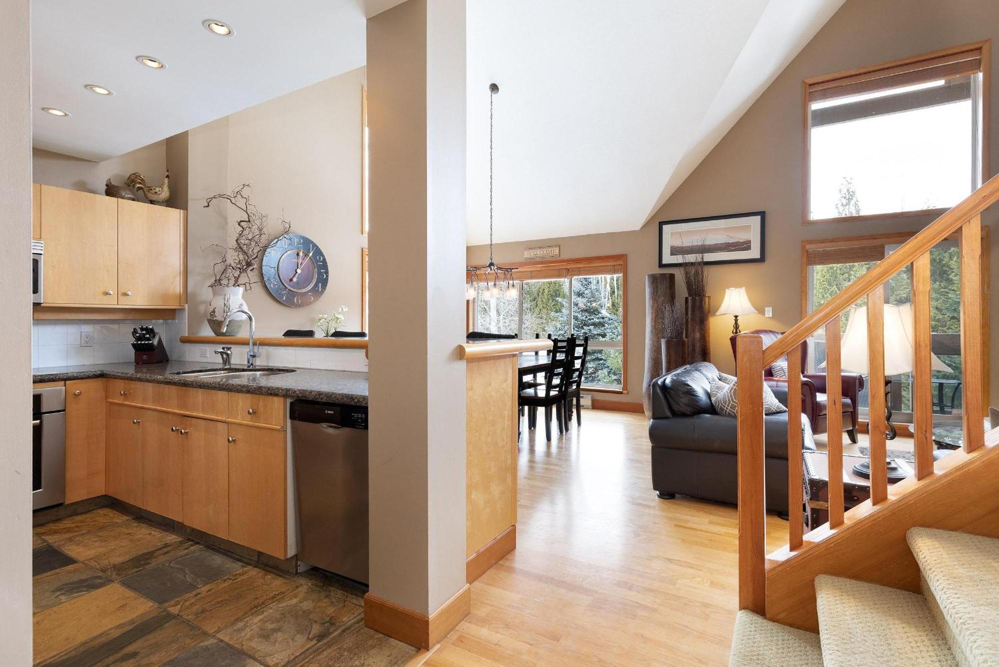 Alpine Greens 8 | Bright Townhome Near Blackcomb, Walk Or Shuttle To Skiing, Secure Parking Whistler Exterior photo