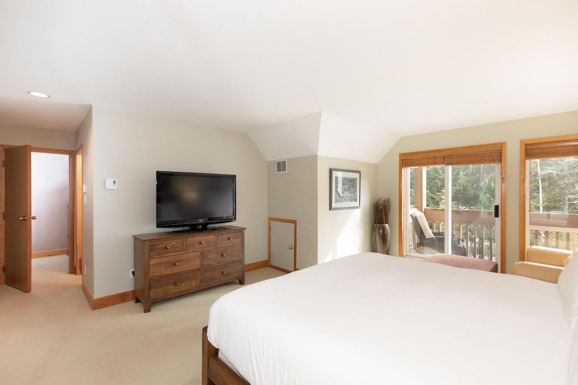 Alpine Greens 8 | Bright Townhome Near Blackcomb, Walk Or Shuttle To Skiing, Secure Parking Whistler Exterior photo